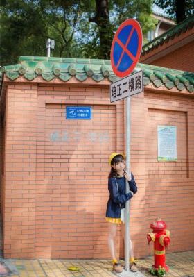 两个女人在有风景的海滩_4K手机在线观看